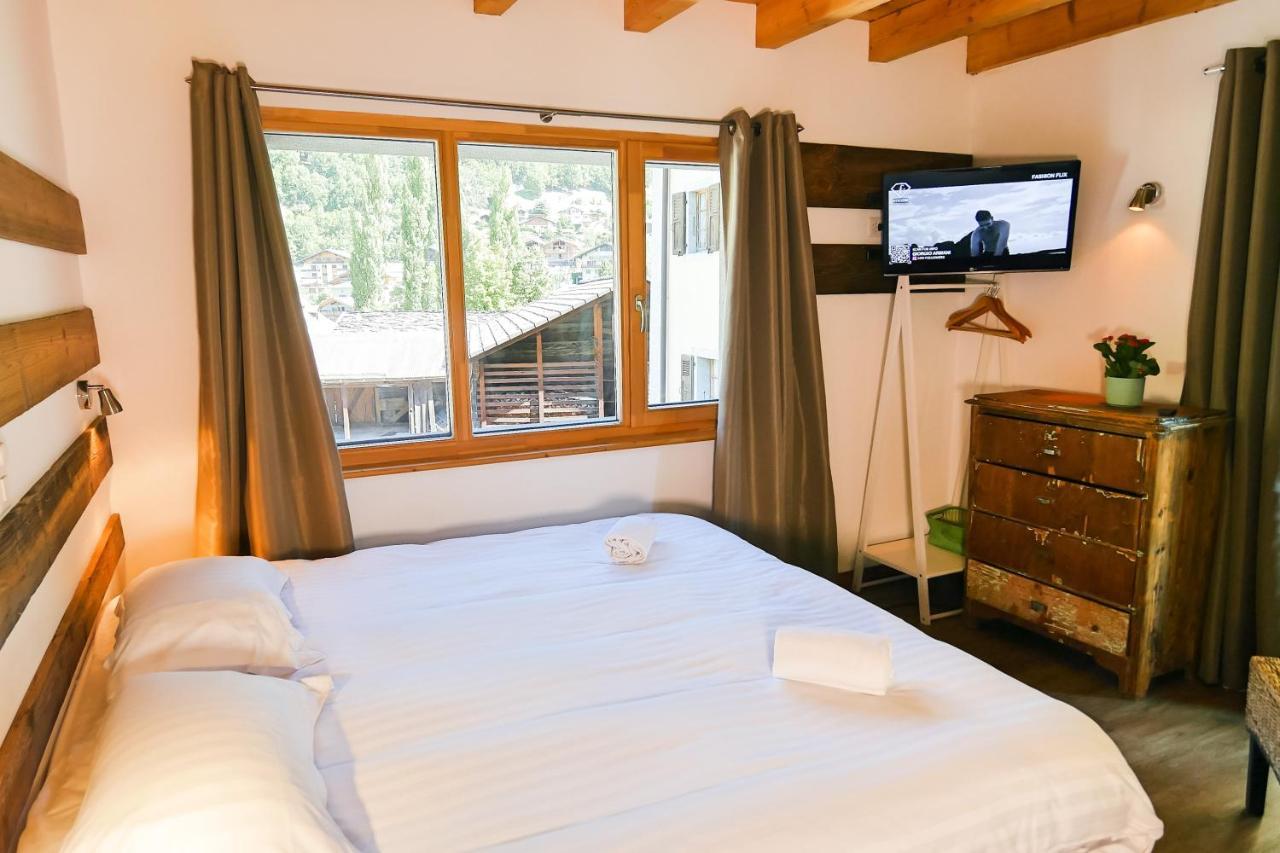 La Baraka Hostel Bagnes エクステリア 写真