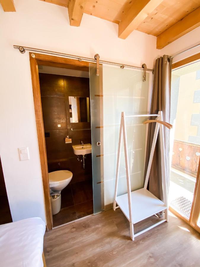 La Baraka Hostel Bagnes エクステリア 写真