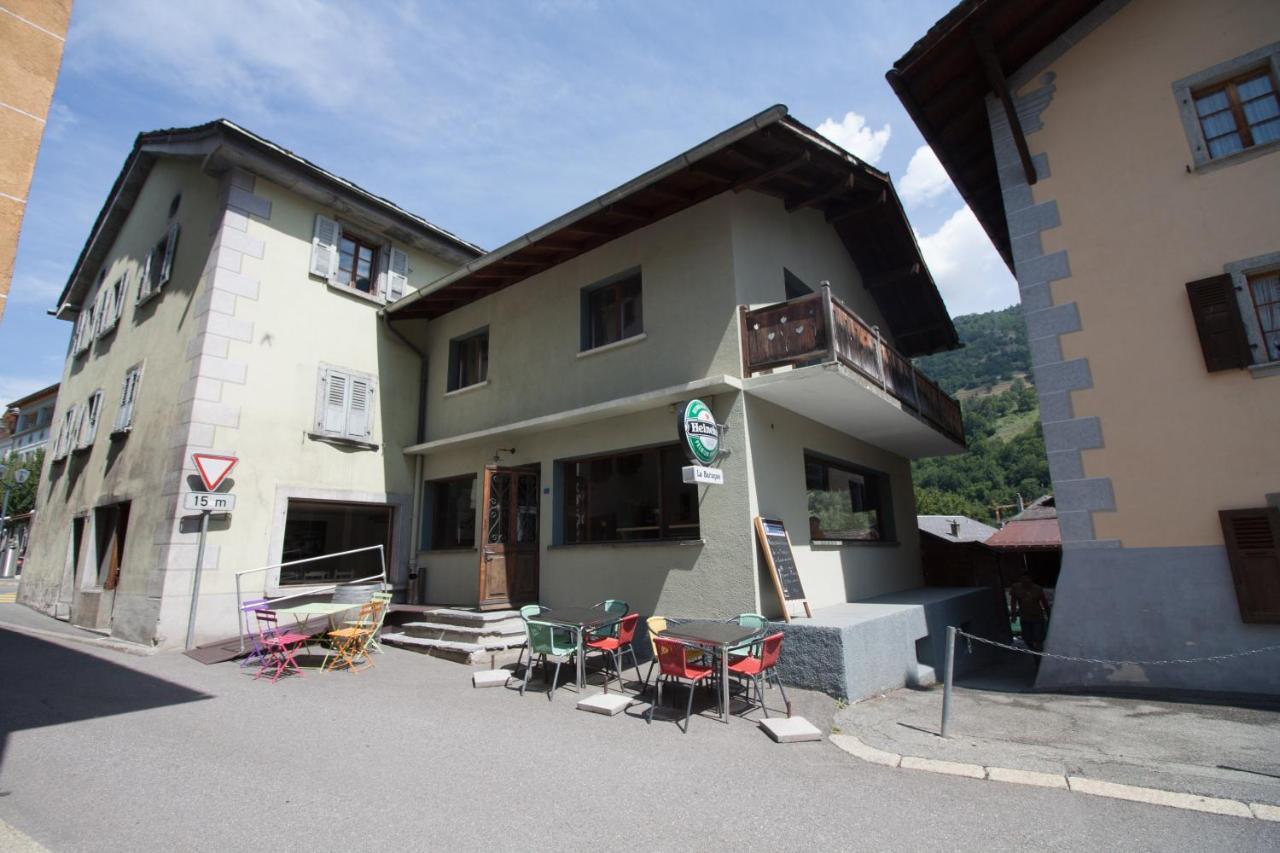 La Baraka Hostel Bagnes エクステリア 写真